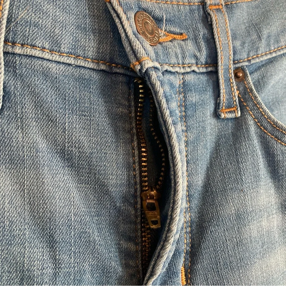 Levi's Women's 315 Shaping Boot Cut Jeans - Picture 6 of 7